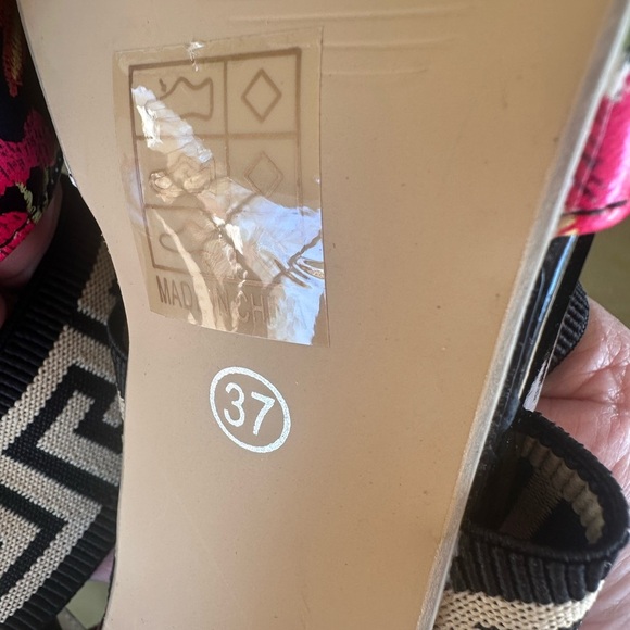 Black and Red High Heeled Sandals with Stiletto Design and Geometric Pat… - Picture 12 of 12